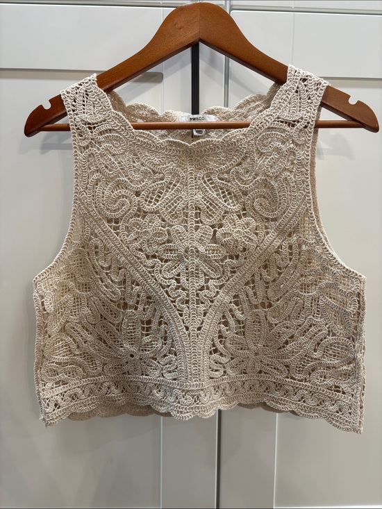 RW&CO. Tops - RW&CO. Beige Crochet Crop Tank Top